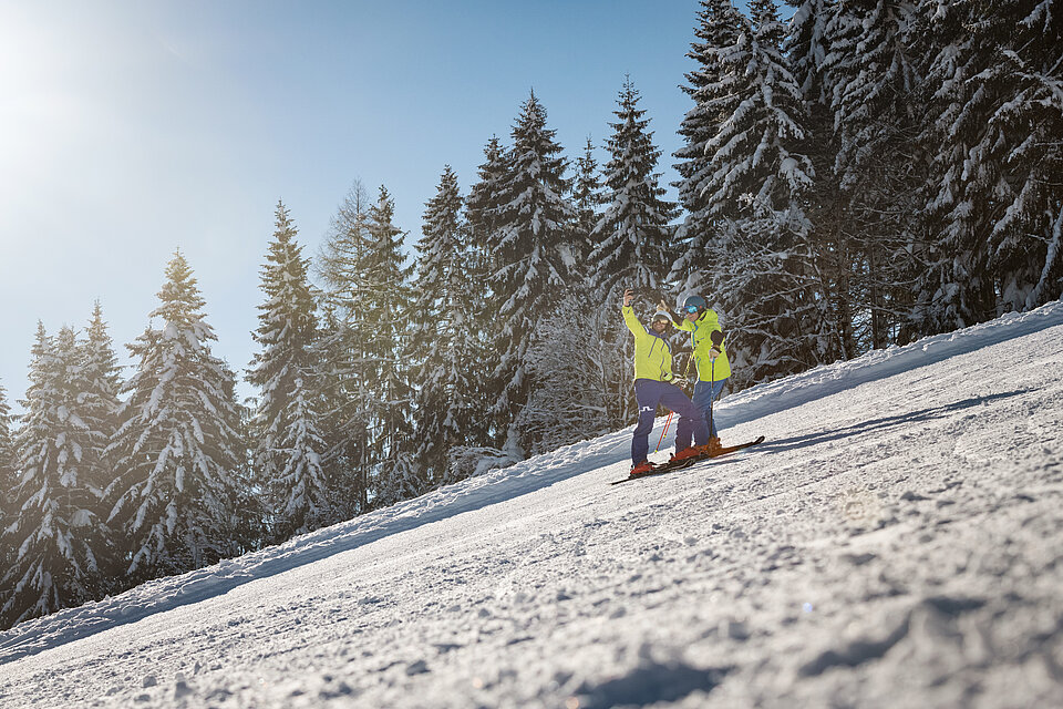 Herrliche Pisten in einer tief verschneiten Winterlandschaft